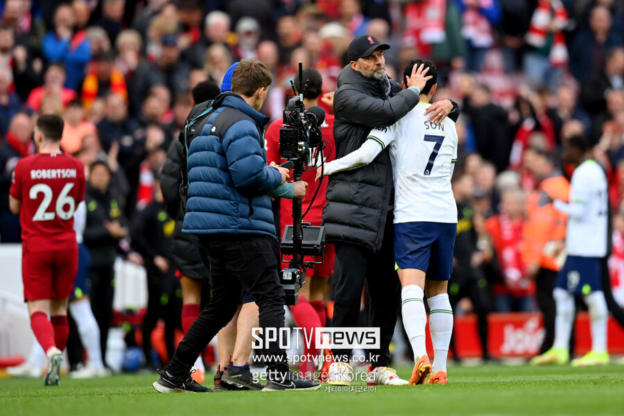 ▲ 토트넘전 직후 손흥민을 안아주는 클롭 감독