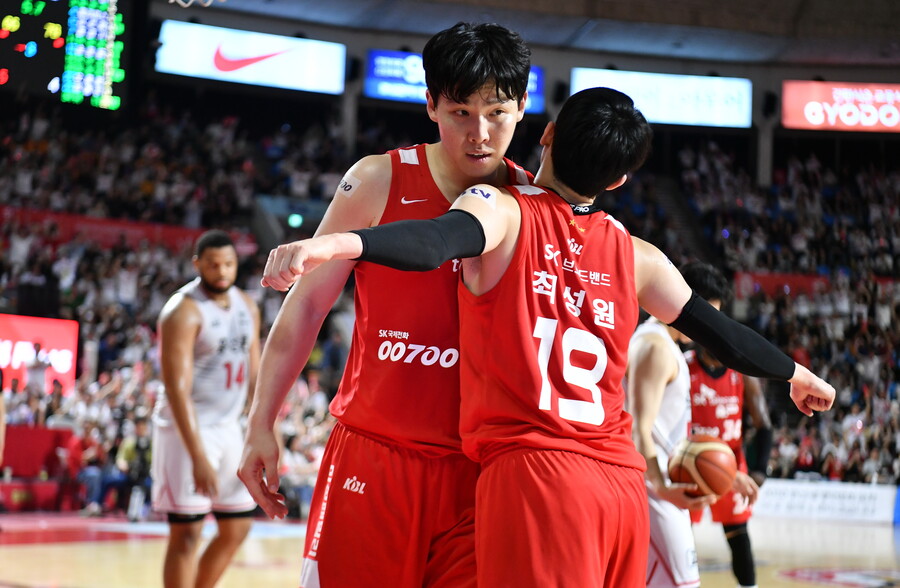 ▲ 서울 SK가 시리즈를 2승 2패로 만들었다. ⓒKBL