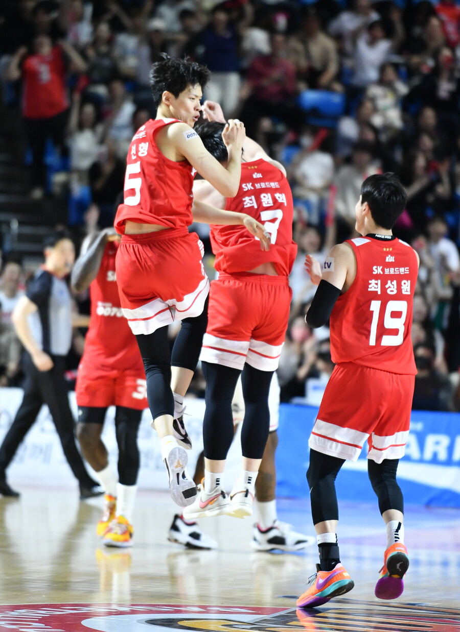 ▲ 서울 SK가 시리즈를 2승 2패로 만들었다. ⓒKBL