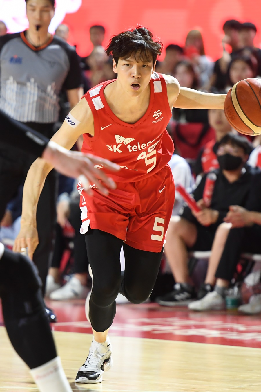 ▲ 지친 와중에도 김선형은 자기 득점을 했다 ⓒ KBL