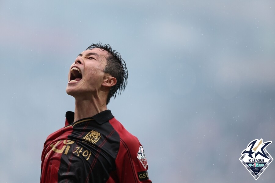 ▲ 전북 현대의 골문을 가른 FC서울의 박동진  ⓒ한국프로축구연맹