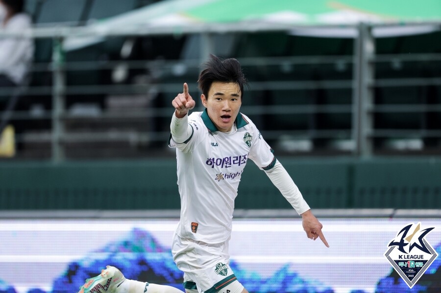 ▲ 지난 전북 현대전 결승골을 터트리며 시즌 마수걸이골을 신고한 양현준. ⓒ한국프로축구연맹
