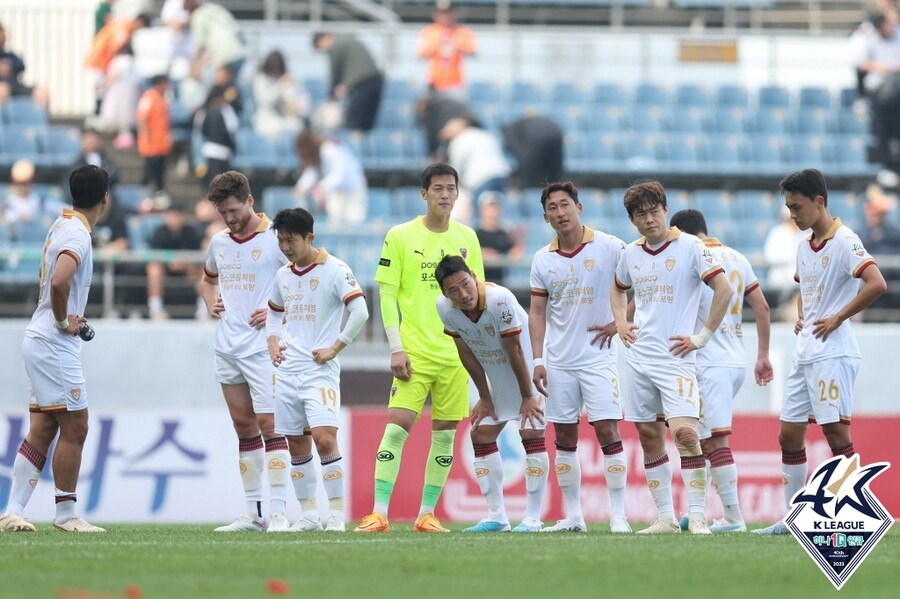 ▲ 9경기 무패 행진 후 2연패. 아쉬움을 삼킨 포항. ⓒ한국프로축구연맹