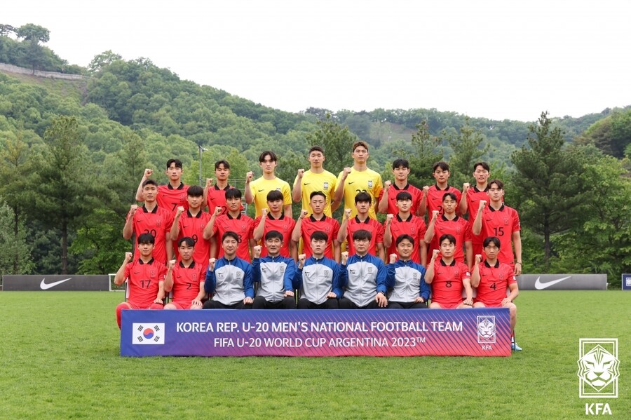 ▲ 7일 U-20 월드컵을 위한 출국을 앞두고 포토데이에 임한 김은중호 ⓒ 대한축구협회