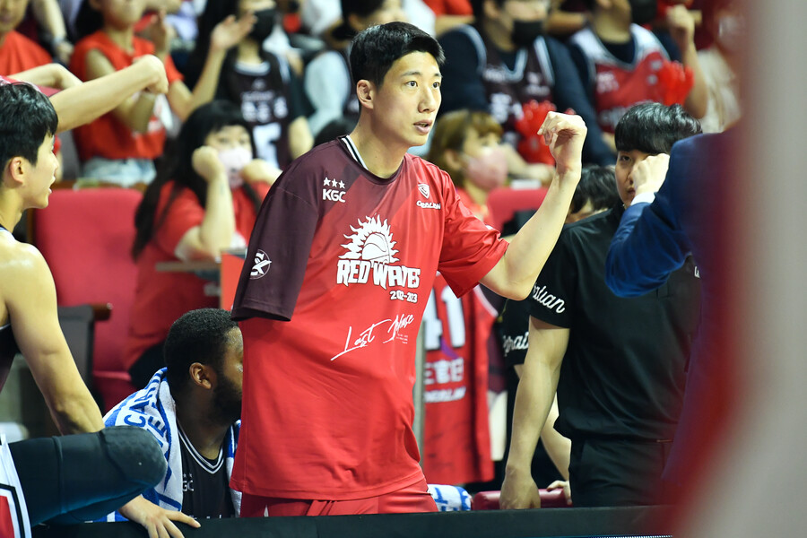 ▲ 양희종이 우승의 기쁨을 만끽했다. ⓒKBL