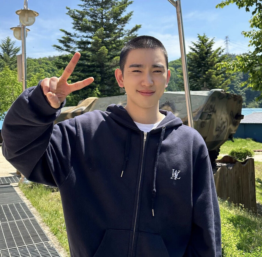 ▲ 출처| BH 엔터테인먼트 공식 인스타그램