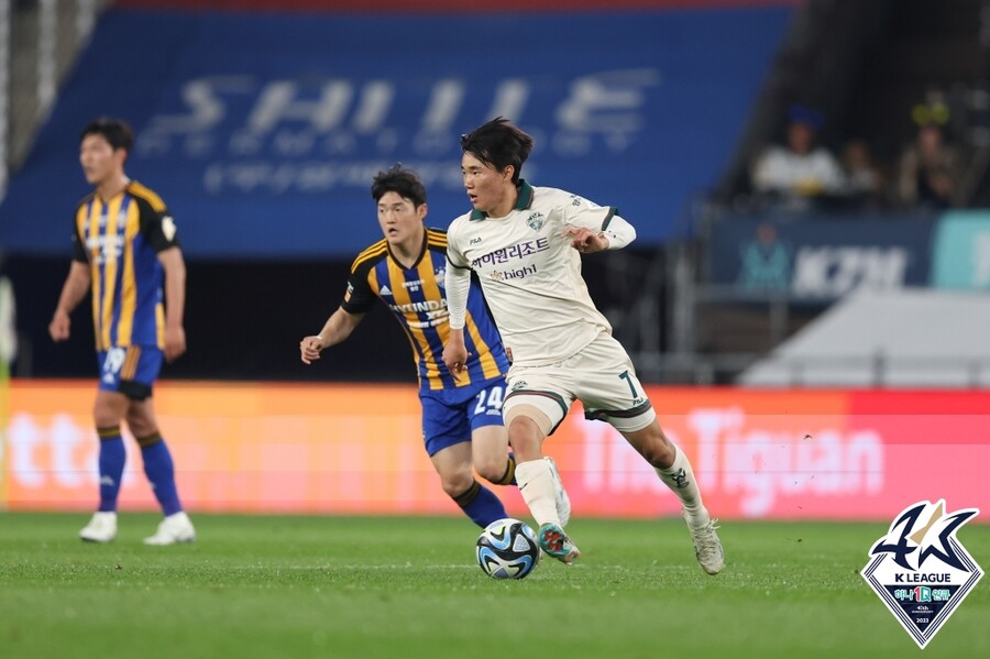 ▲ 울산 현대 주민규가 강원FC에 결승골을 터뜨리며 1위 질주에 기여했다. ⓒ한국프로축구연맹