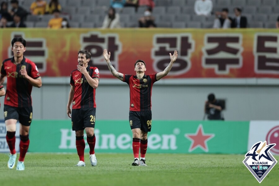 ▲ 선제골을 터뜨리고 세리머니하는 윌리안. ⓒ한국프로축구연맹