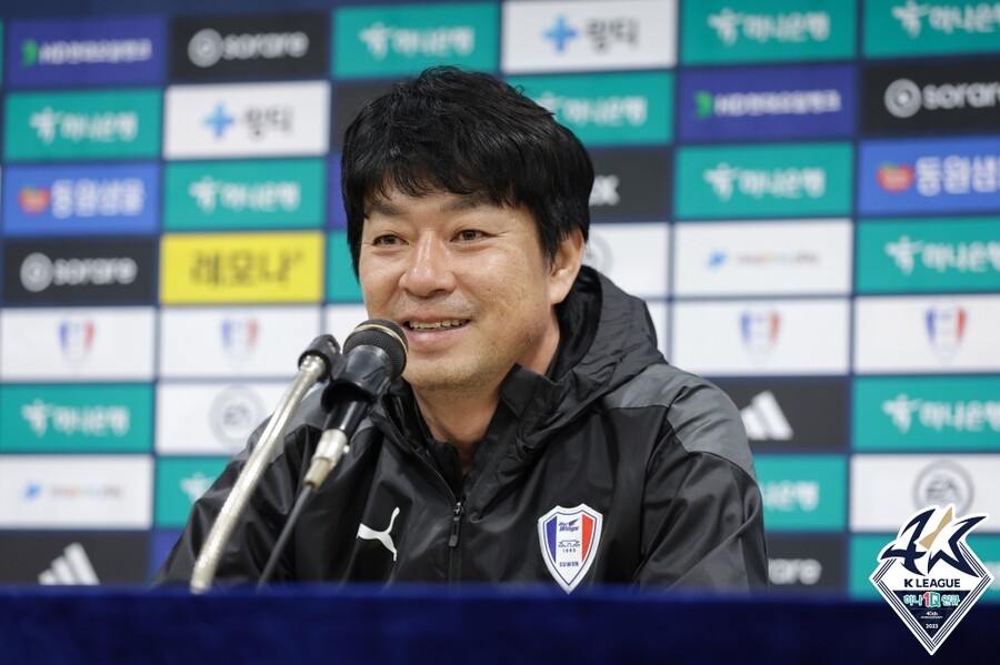 ▲ 전북과 경기 전 기자회견에서 각오를 전하는 김병수 수원 감독. ⓒ한국프로축구연맹