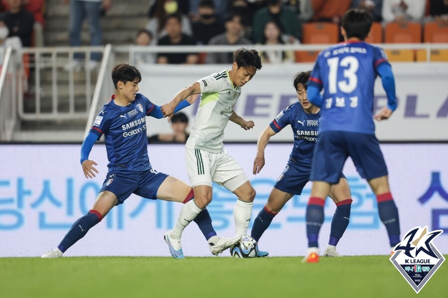 ▲ 경기장 전 지역을 누비며 2골까지 책임진 백승호. ⓒ한국프로축구연맹
