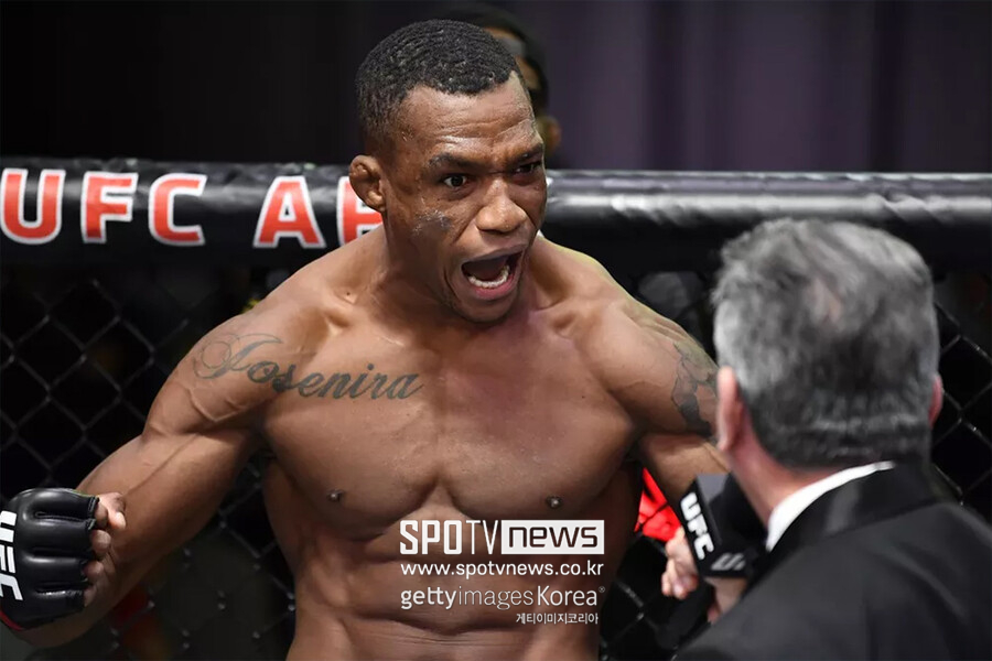 짐승 같은 폭발력! UFC 헤비급 '브라질 근육맨' 등장…로젠스트루이크와 14일 대결