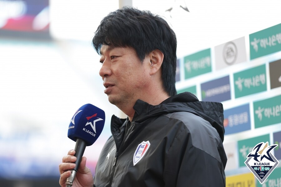 ▲ 김병수 신임 감독 체제를 선언한 수원. 시작부터 큰 홍역을 치렀다. ⓒ한국프로축구연맹