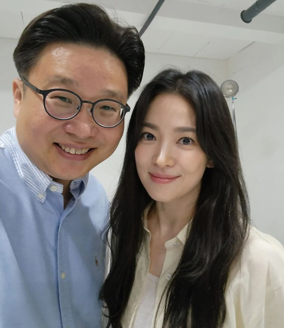 송혜교가 또…美 유명 미술관에 한국어 안내서 기증[공식]