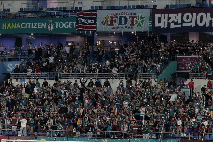 ▲ 대전 하나시티즌은 시즌 초반 열광적인 관중 응원을 앞세워 뛰고 있다.  ⓒ대전 하나시티즌