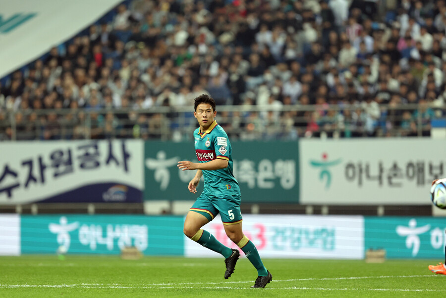 ▲ 수원FC전에서 주세종의 패스를 결승골로 연결한 2002년생 공격수 전병관(사진 위), 수비 리더였던 임덕근(사진 아래) ⓒ대전 하나시티즌