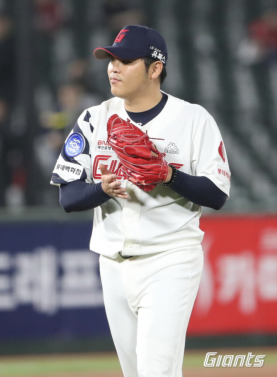 롯데 또 하나의 FA 성공작 탄생? KBO 구원 20승 레전드의 전담마크 빛난다