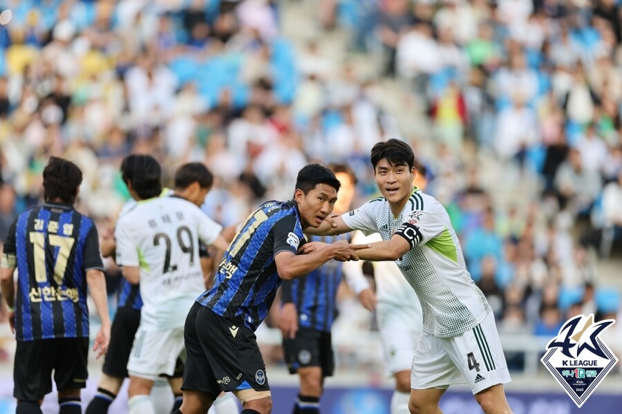 ▲ 14일 인천축구전용경기장에서 열린 인천 유나이티드와 원정 경기에서 무승부를 기록한 전북 현대 ⓒ 한국프로축구연맹