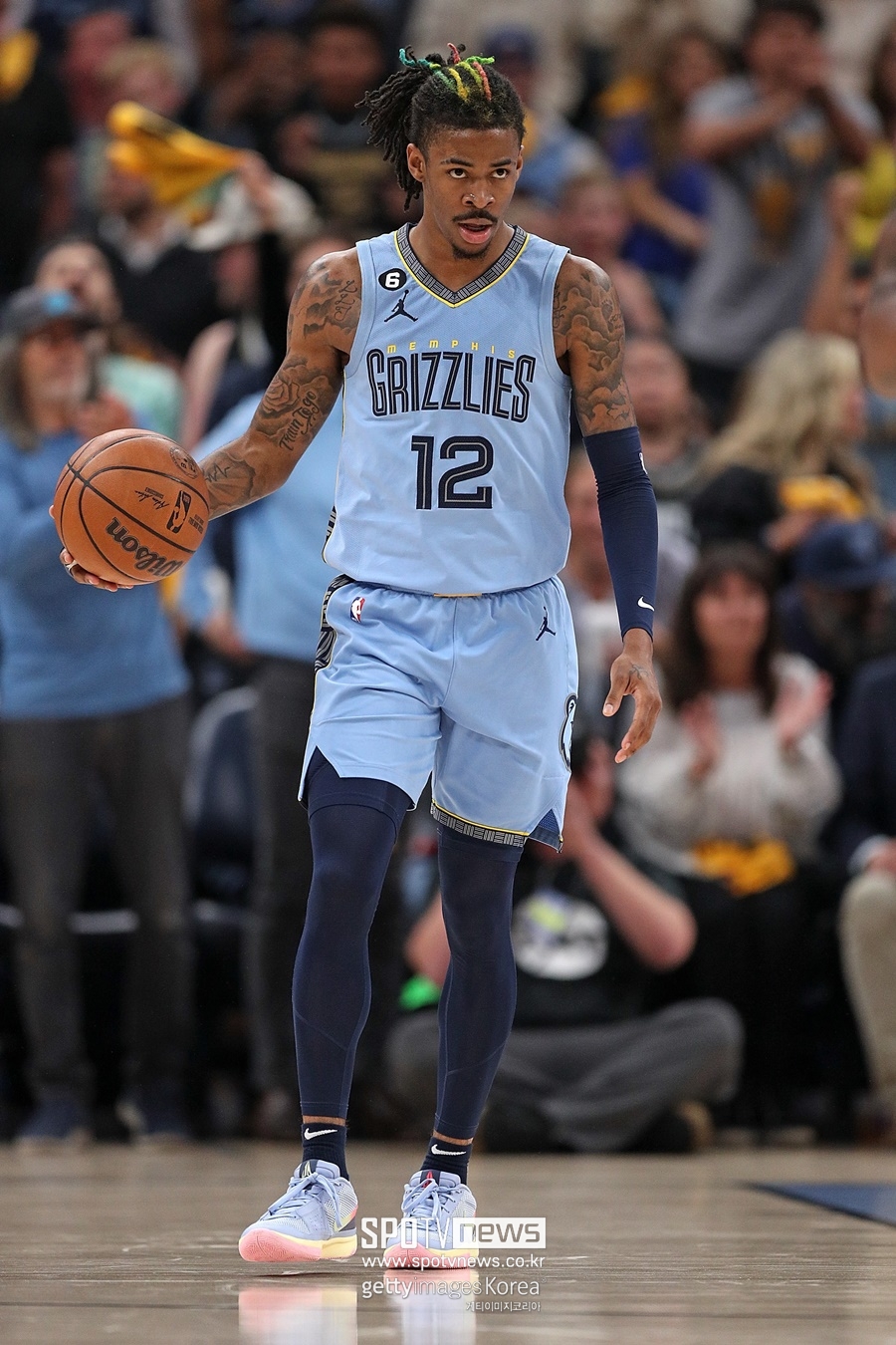 ▲ 모란트는 엄청난 점프력으로 NBA 하이라이트에 자주 나온다. 하지만 실력에 비례하지 못한 경기 외적인 행동이 문제로 지적된다.