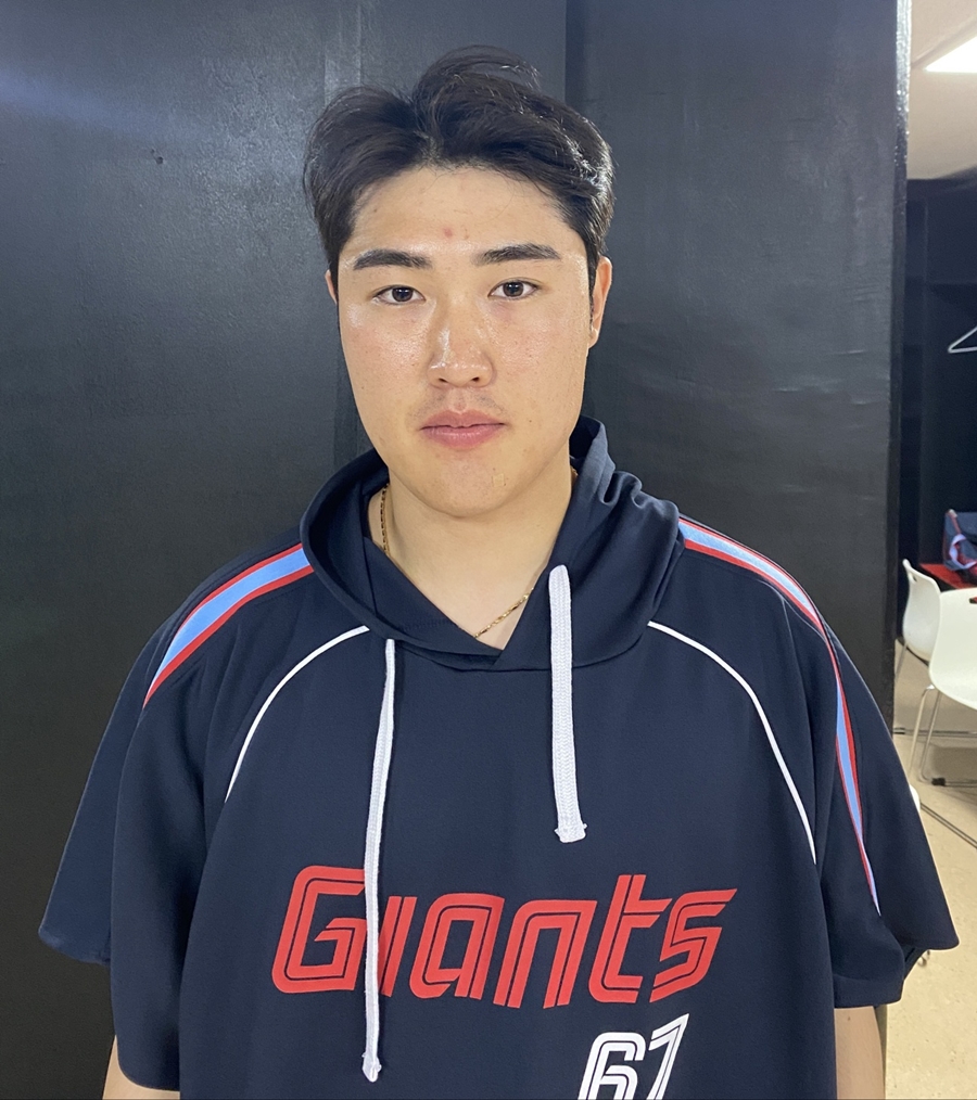 ▲ 데뷔 첫 등판을 끝낸 박영완. ⓒ롯데 자이언츠