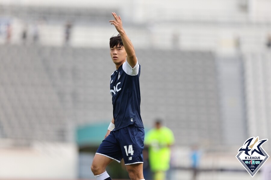 ▲ 서울이랜드 소속으로 활약하고 있는 이재익. ⓒ한국프로축구연맹
