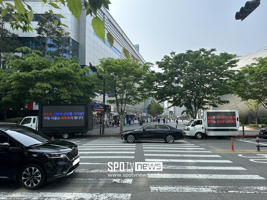 "야구 빼곤 다 잘한다"던 한화가, 왜 정작 '팬심'은 읽지 못했나