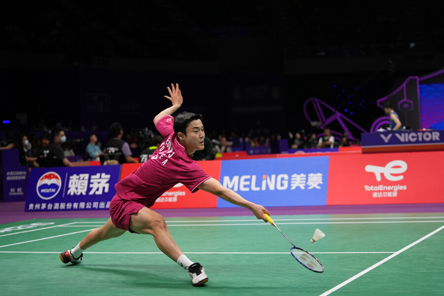 ▲ 2023 BWF 수디르만컵 조별리그 2차전 남자단식에서 경기를 펼치는 전혁진 ⓒ연합뉴스/신화