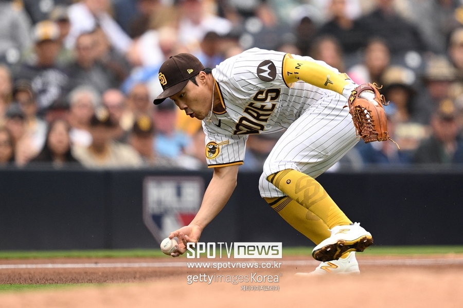 ▲ 김하성은 3루에서 견고한 수비를 보였다. ⓒ연합뉴스/USA TODAY Sports