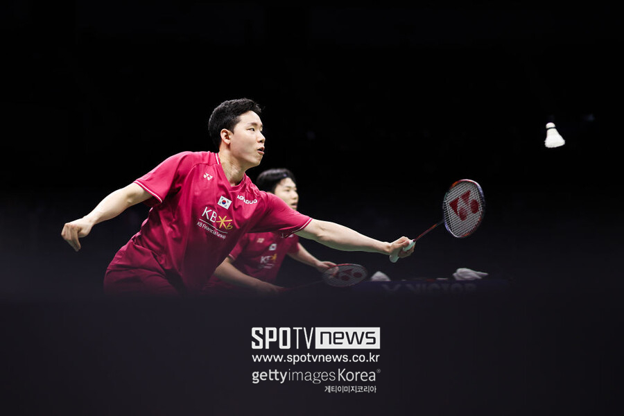 ▲ 서승재(왼쪽)가 2023 BWF 수디르만컵에서 경기를 펼치고 있다.