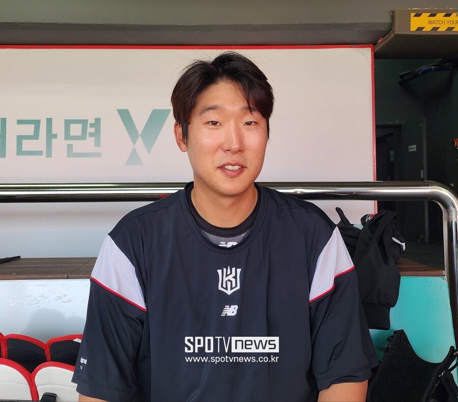 ▲ 트레이드로 kt 유니폼을 입은 내야수 이호연. 곧바로 8번타자 2루수로 선발 출전한다. ⓒ수원, 박정현 기자