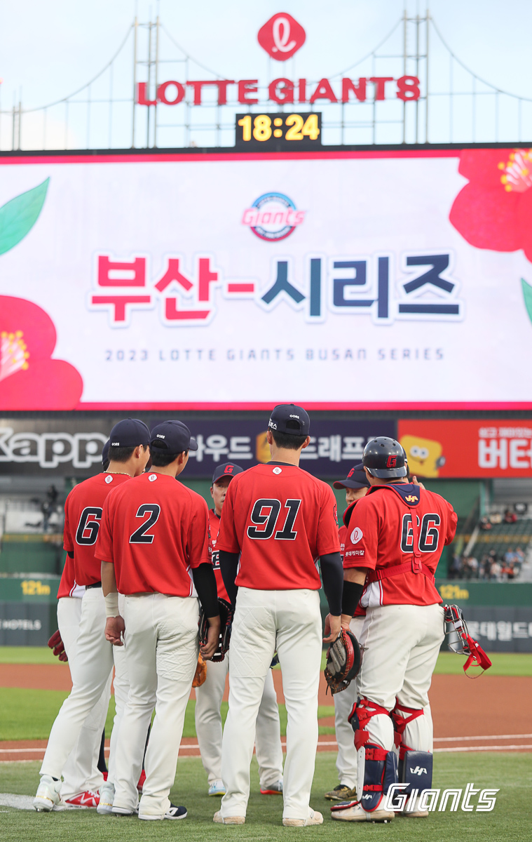 ▲ 롯데는 20일 시즌 두 번째 만원 관중을 달성했다 ⓒ롯데자이언츠
