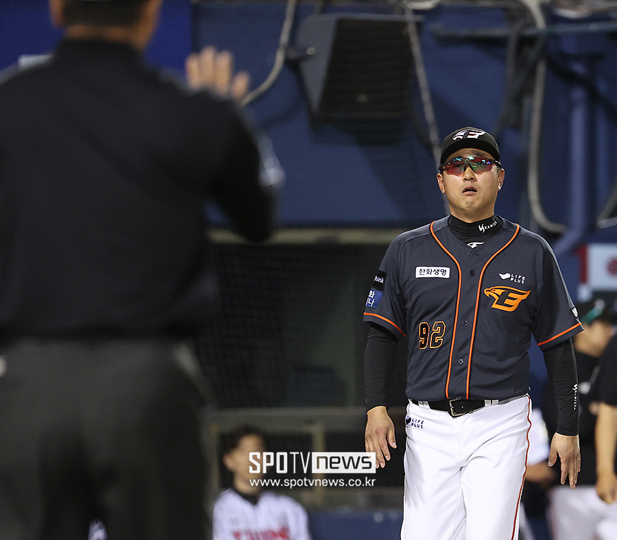[포토S] 최원호 감독, '타격 방해라니요'