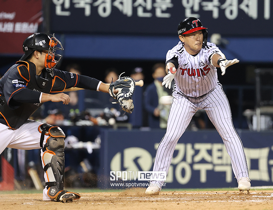 '방망이 던졌는데 타격방해' 오심이었다…KBO 심판 징계 예고