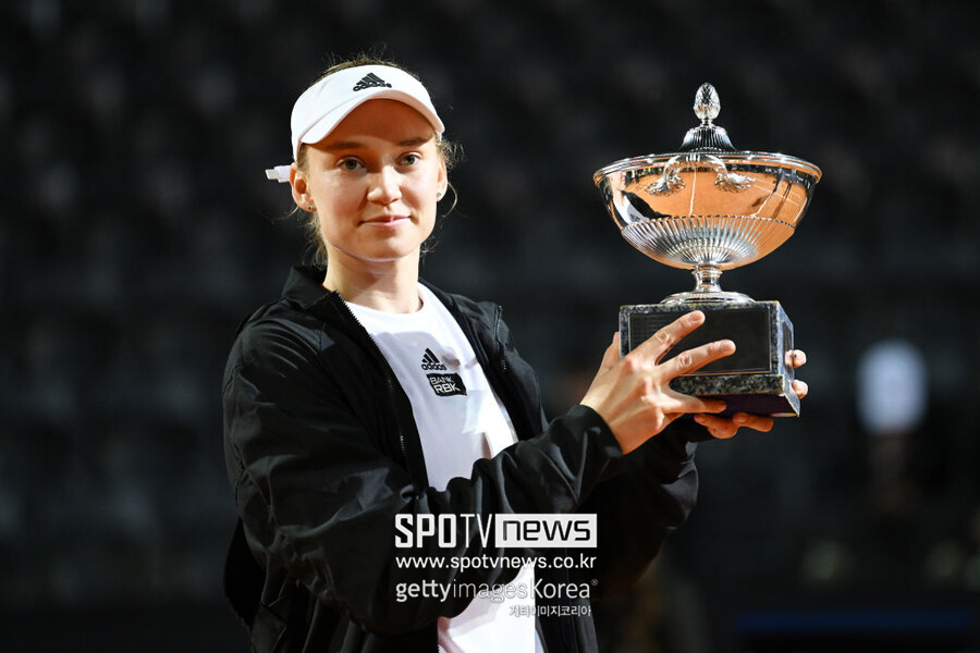 리바키나, WTA 투어 로마오픈 우승…칼리리나에 기권승