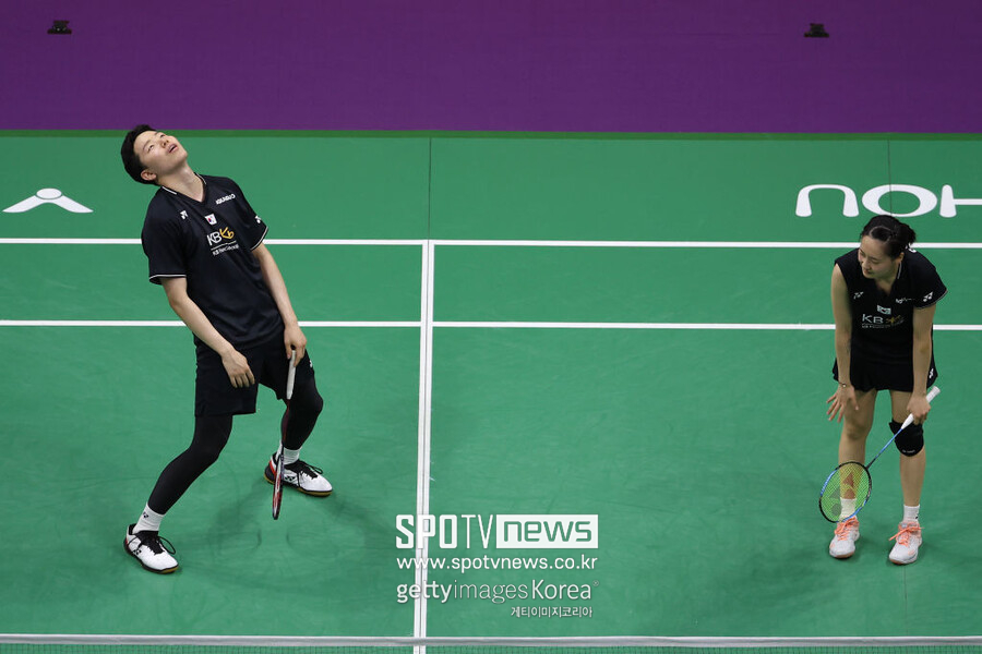 ▲ 2023 BWF 수디르만컵 결승전 혼합 복식에서 득점을 허용한 뒤 아쉬워하는 서승재(왼쪽)와 채유정