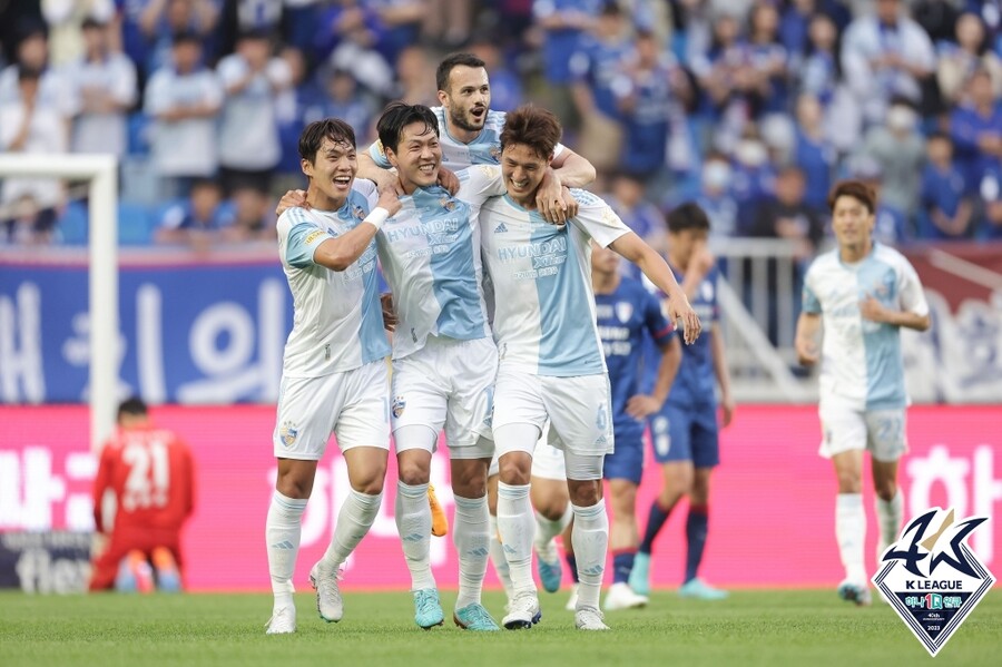 ▲ 울산 현대가 수원 삼성을 꺾고 7경기 무패 1위를 질주했다. ⓒ한국프로축구연맹