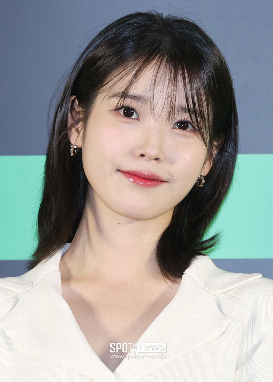 아이유 붙들고 뭐하는 짓…대만 인플루언서, 공개 사과 "깊은 사죄"