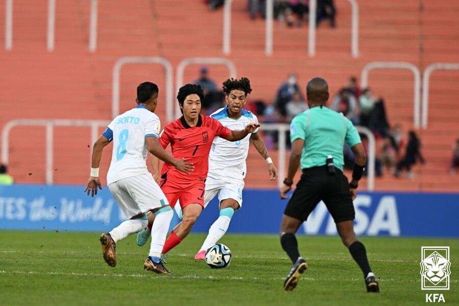 ▲ 돌파하는 김용학 ⓒ대한축구협회