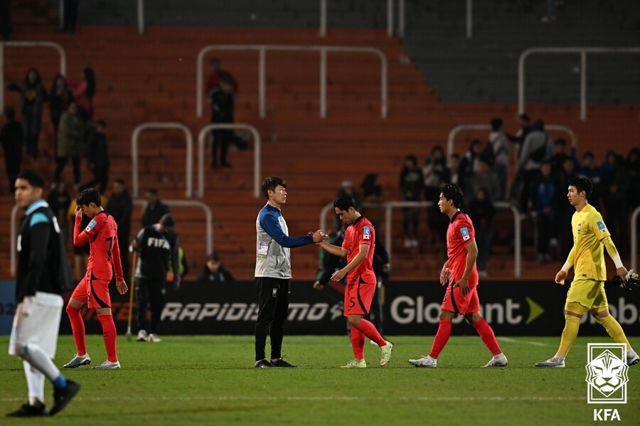 ▲ 무승부에 아쉬워하는 한국 U-20 대표팀 ⓒ대한축구협회
