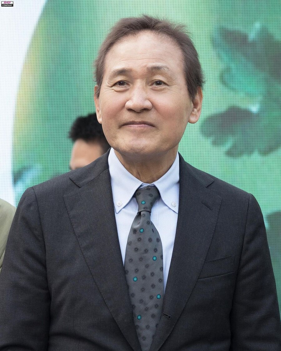 '혈액암' 안성기, 회복 근황…풍성해진 머리+밝은 미소