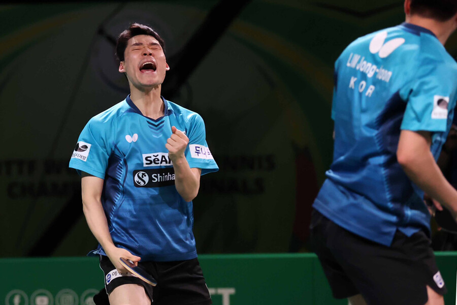 ▲  2023 ITTF 세계탁구선수권대회 남자복식 준결승전에서 득점을 올린 뒤 포효하는 장우진 ⓒ대한탁구협회