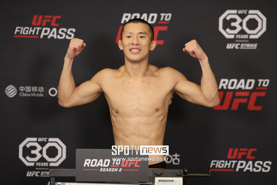 UFC 진출 위해 최배달처럼 눈썹까지 밀었다…김상욱 ROAD TO UFC 계체 성공