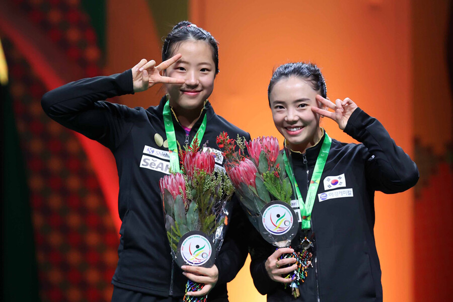 ▲ 2023 ITTF 세계탁구선수권대회 여자복식에서 은메달을 따낸 신유빈(왼쪽)과 전지희 ⓒ대한탁구협회