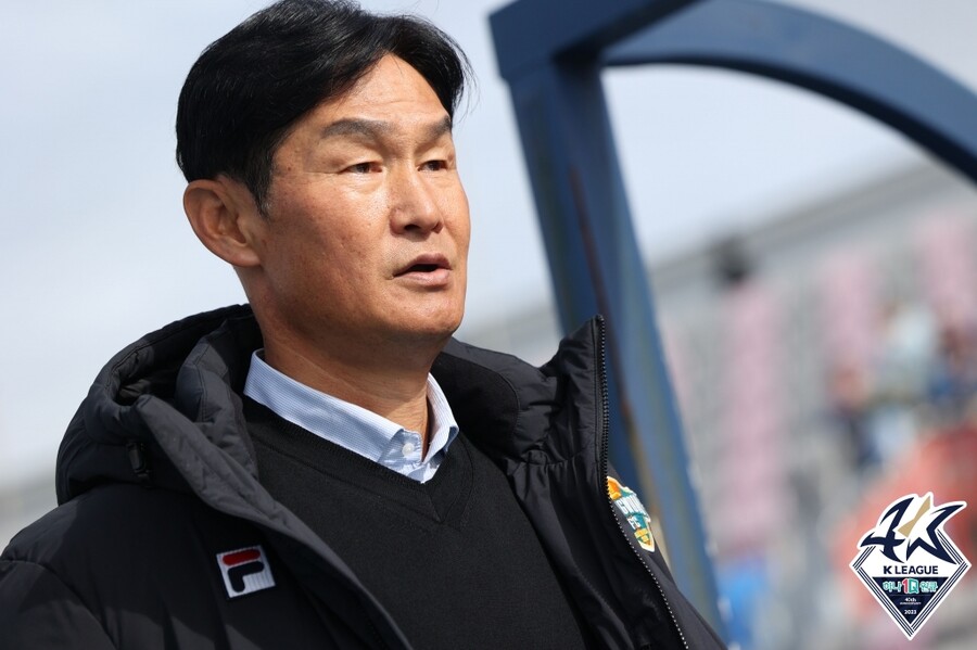▲ 안익수 FC서울 감독(사진 위), 최용수 강원FC 감독(사진 아래). ⓒ한국프로축구연맹
