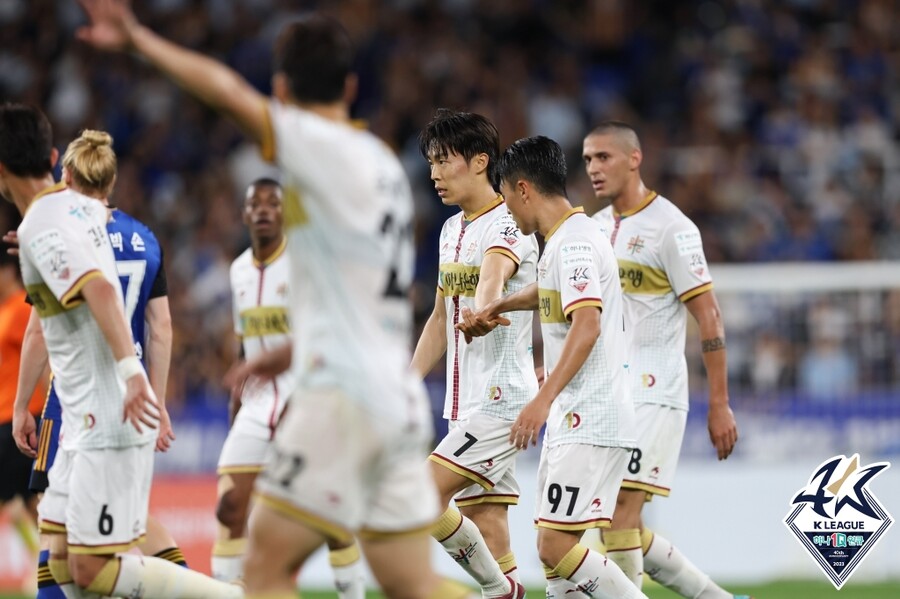 ▲ 멀티골을 기록하는 마사 ⓒ한국프로축구연맹