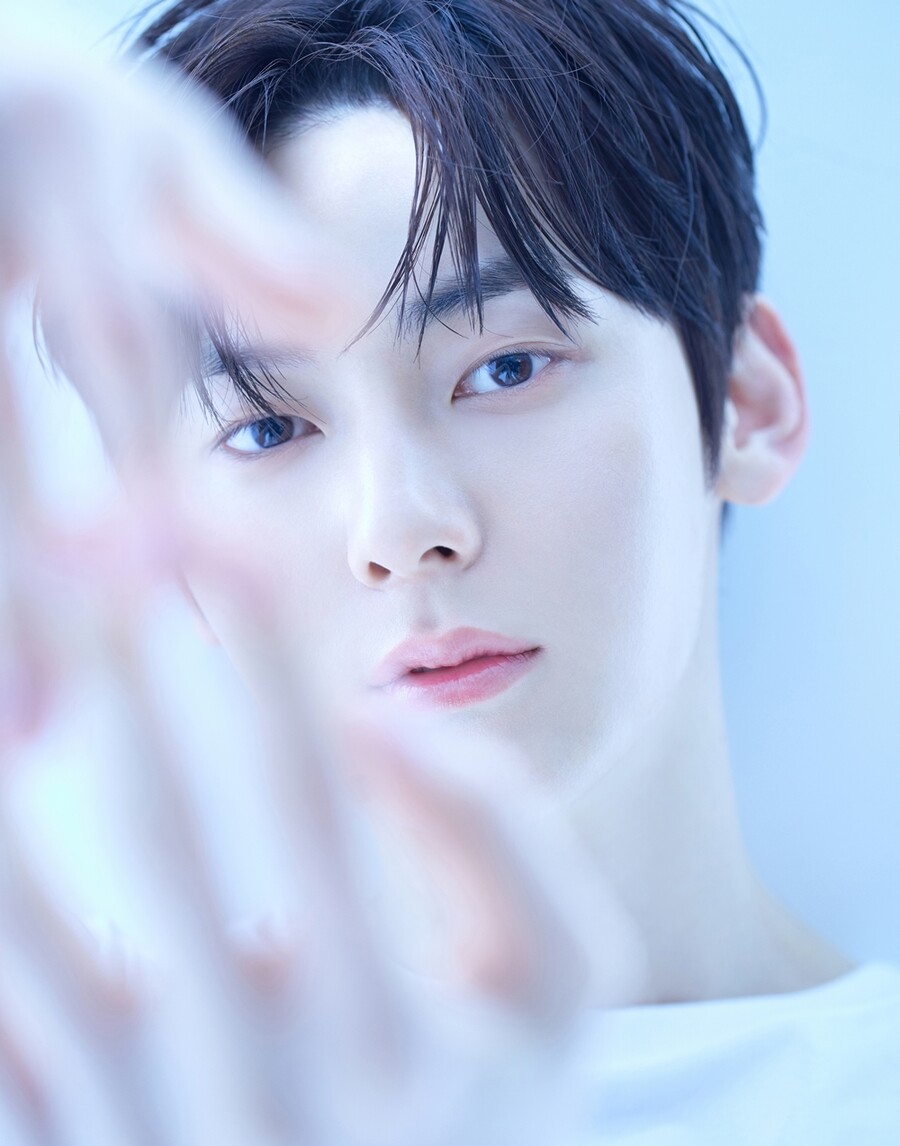 ▲ 황민현. 제공|플레디스엔터테인먼트