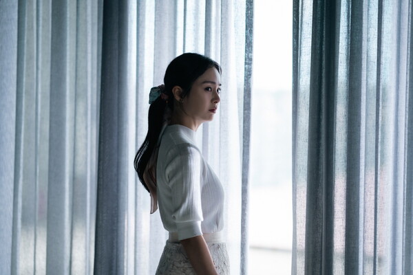▲ '마당이 있는 집'으로 스릴러 장르에 도전하는 김태희. 제공|지니TV