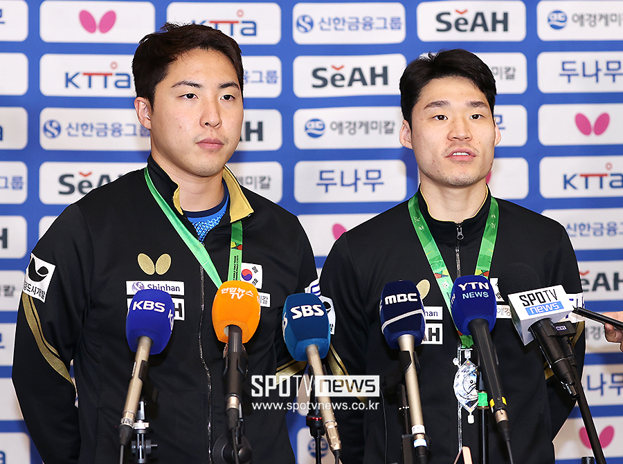 ▲ 2023 세계탁구선수권대회 남자복식에서 은메달을 따낸 장우진(오른쪽)과 임종훈 ⓒ곽혜미 기자