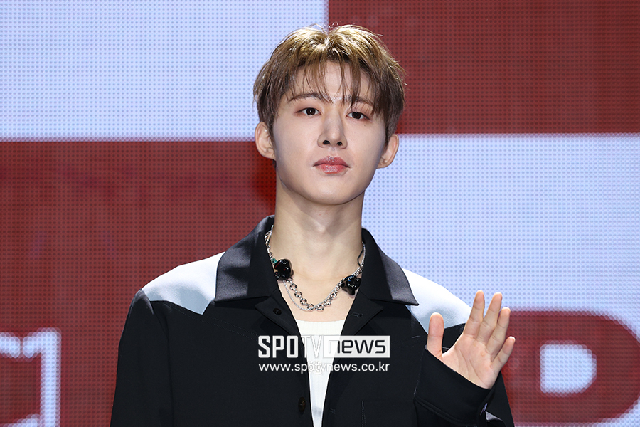 [포토S] 손인사 하는 비아이