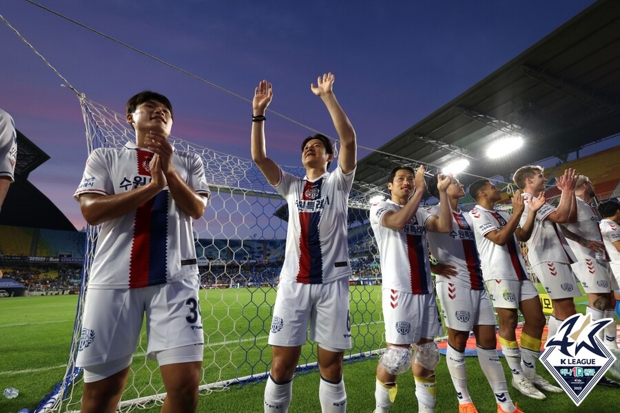 ▲ 김도균 감독은 경기 전 기자회견에서 박주호의 은퇴 소식을 알렸다. ⓒ한국프로축구연맹