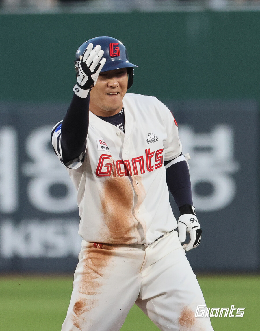 드디어 1000안타 초읽기…롯데 36세 노장, 2군행이 부활의 시작이었다